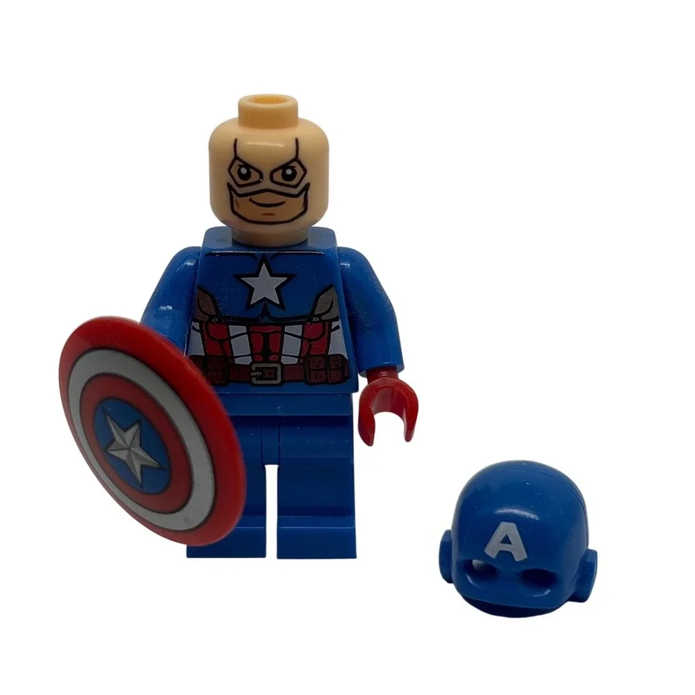 LEGO Marvel Super Heroes Captain America Minifigure with Shield and Helmet 2012